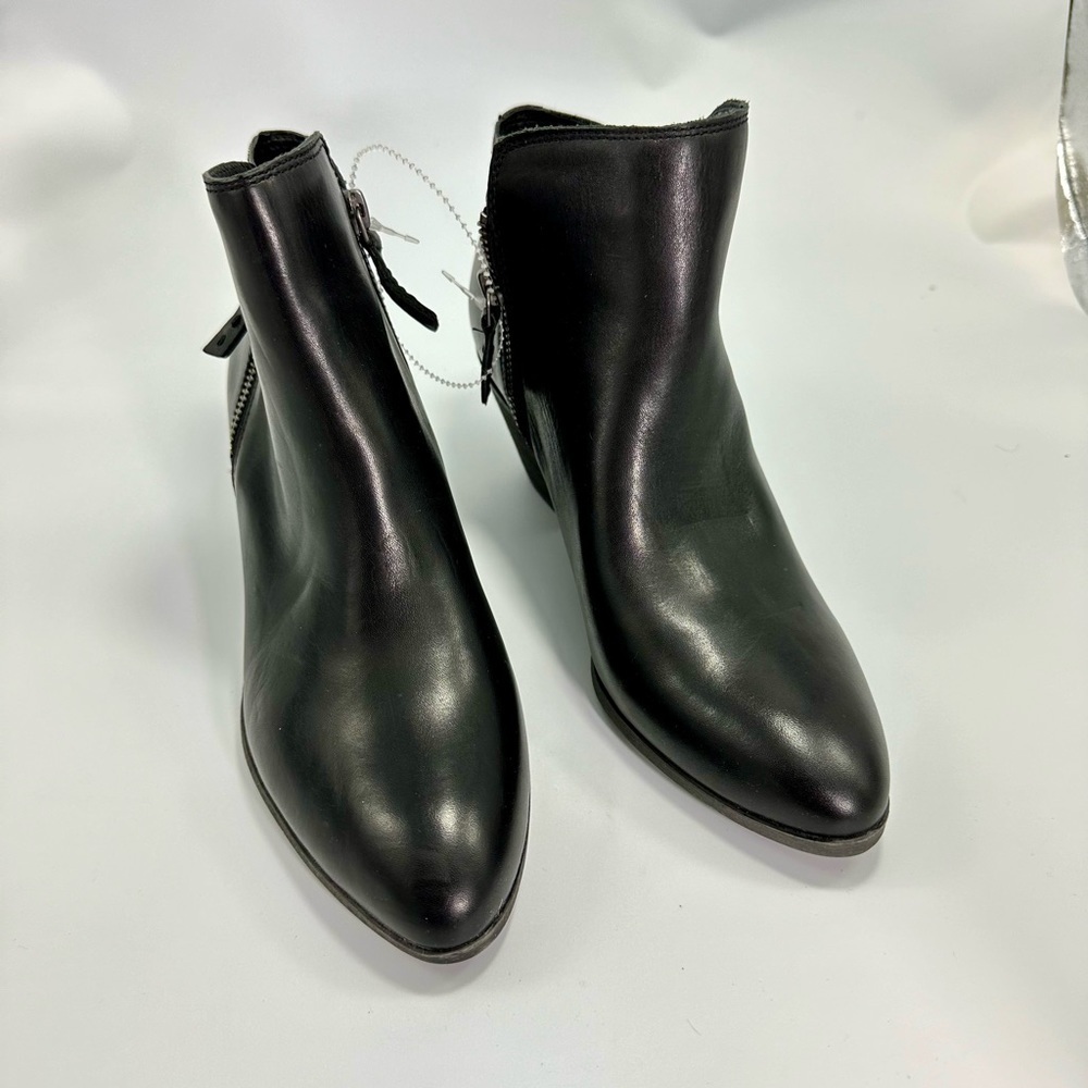 NWOT FRYE Judith black leather ankle bootie size 9.5 - Picture 2 of 6